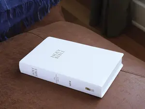 NIV White Leather-Look Award Bible – Red Letter Comfort Print Edition, Ideal for Gifting Paperback