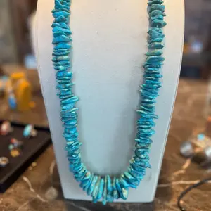 Very Vintage Graduated Fox Mine Turquoise Nugget Necklace