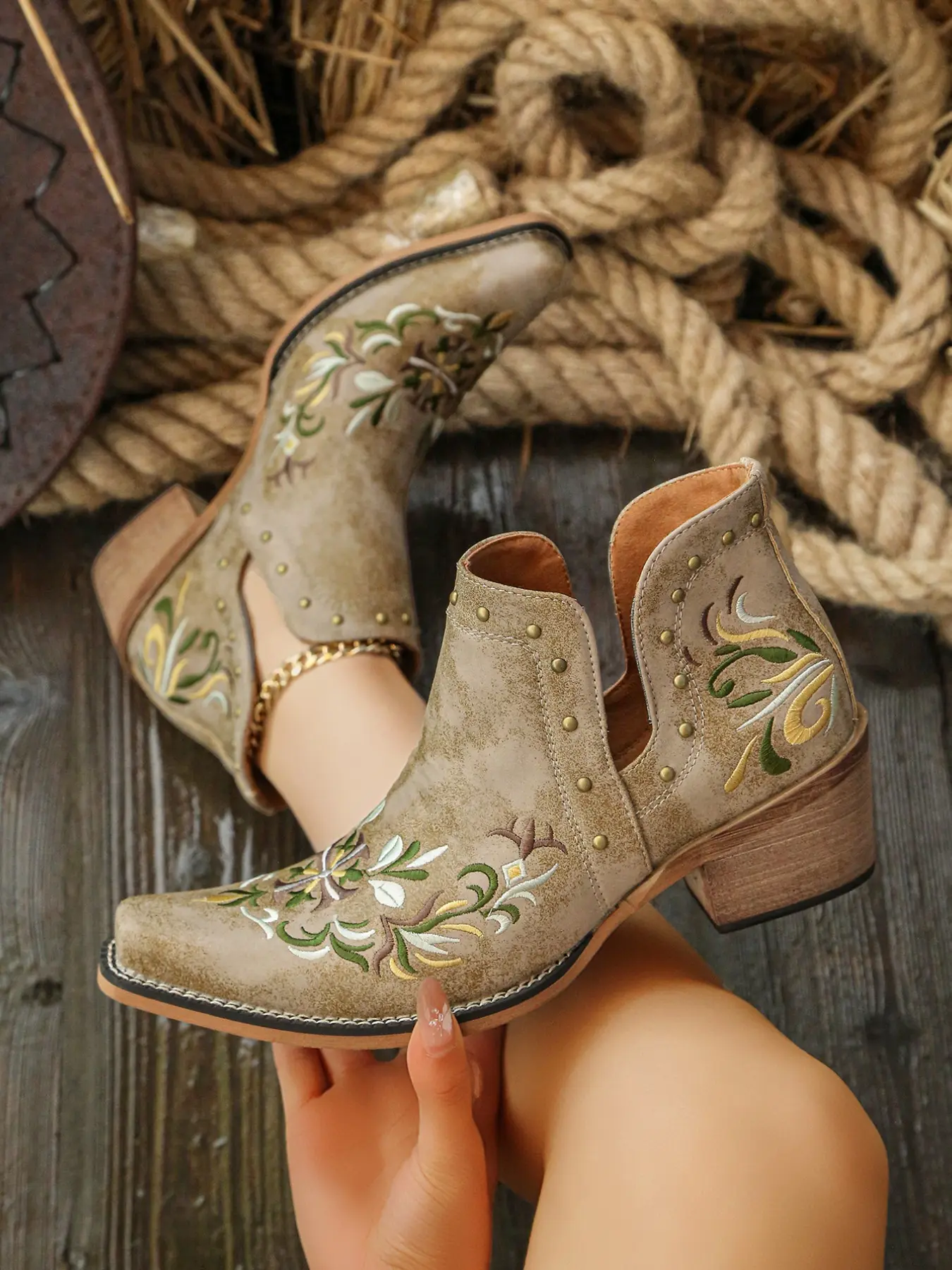 Women's Modern Slip-On Short Boots, Trendy Boots, Western Style Fashion Design, Comfortable All-Day Wear, Versatile, Perfect for Casual and Party, Rubber