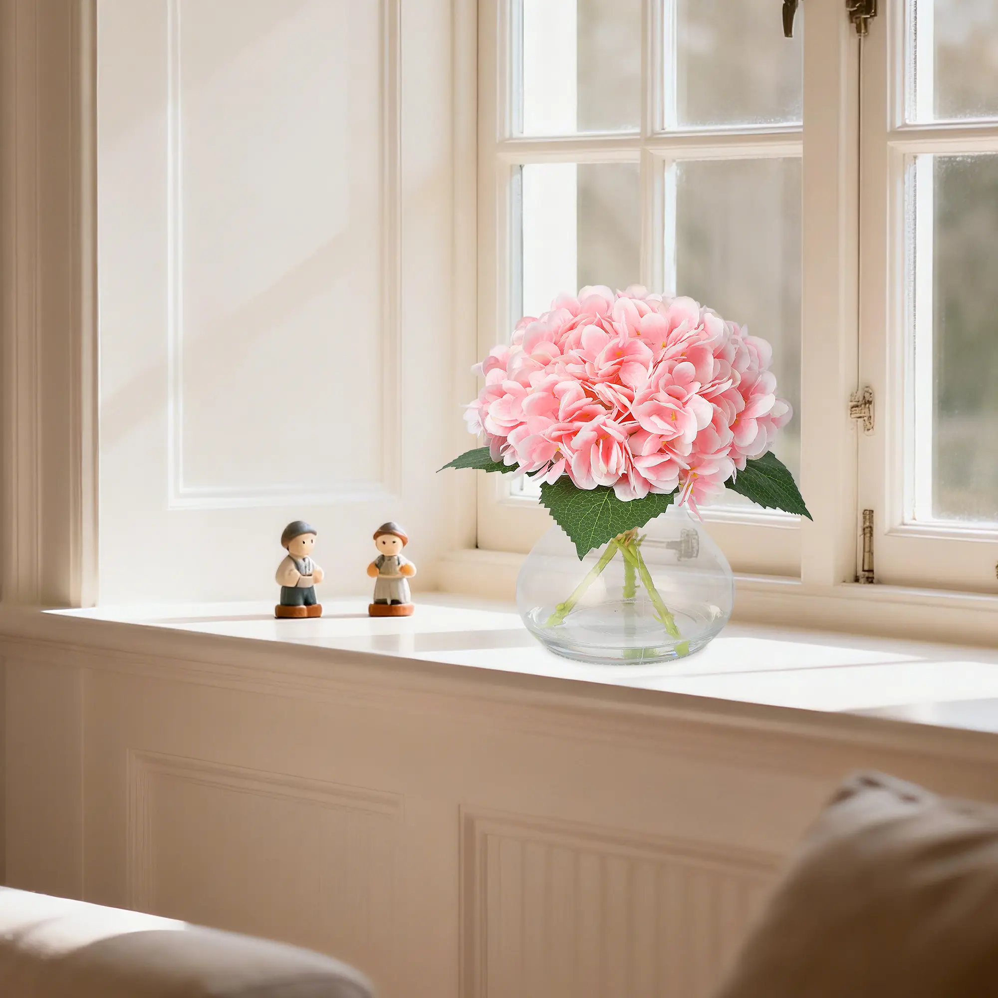 【GARVEE】Realistic Silk Hydrangea Flower Arrangement in Glass Vase with Faux Water – Elegant Artificial Floral Centerpiece for Home, Office, Table, or Wedding Décor – Gift Ready