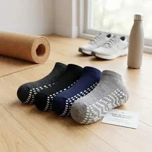 Men's Non-Slip Grip Socks - Anti Skid Grippy Socks for Elderly Hospital Yoga Pilates Workout, Breathable Comfortable Non-Slip Traction Socks Perfect for Indoor Activities, Sports, and Daily Wear