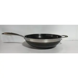 HexClad 10” Wok with Handle - Like New with Cosmetic Flaws