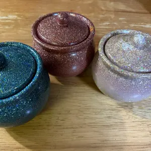 Custom Resin Pot - Unique Design, Available in Various Colors, Ideal for Crafting and Decorative Use