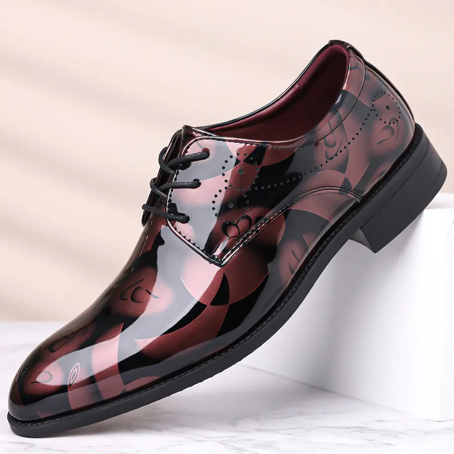 Men's Black Formal Shoes—featuring a low-top design that blends style with modern aesthetics. Suitable for all seasons, versatile, and practical, they are the ideal choice for both office commuting and everyday wear.
