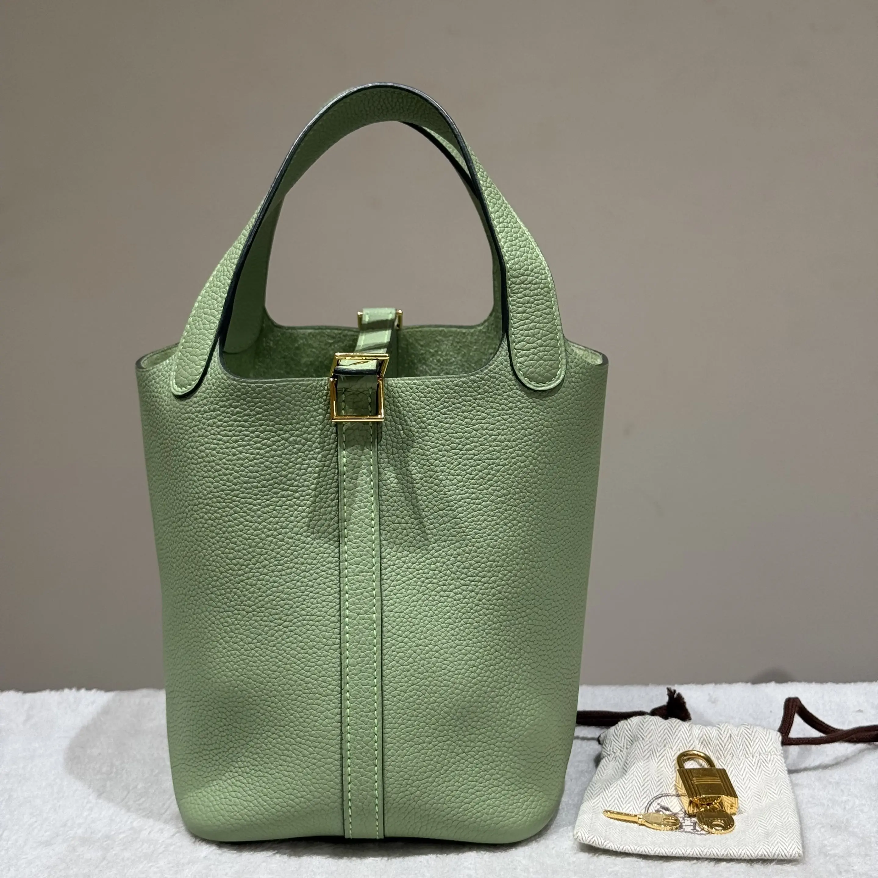 Pre-owned HERMÈS leather Tote Bags Hermes Avocado Green Gold Hardware Picotin Lock 18 Top Handle Bag 87204094 SH