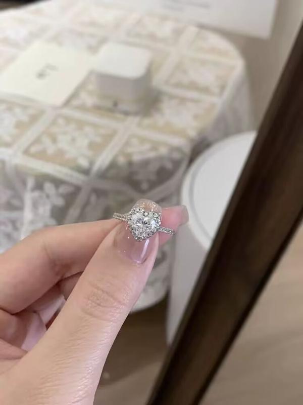 【PANG Jewelry】Women's ring, a heart-shaped ring decorated with sparkling zircons in a sweet style. It is a fashionable, casual and exquisite piece of jewelry suitable for parties. It can be given as a gift or as an engagement ring