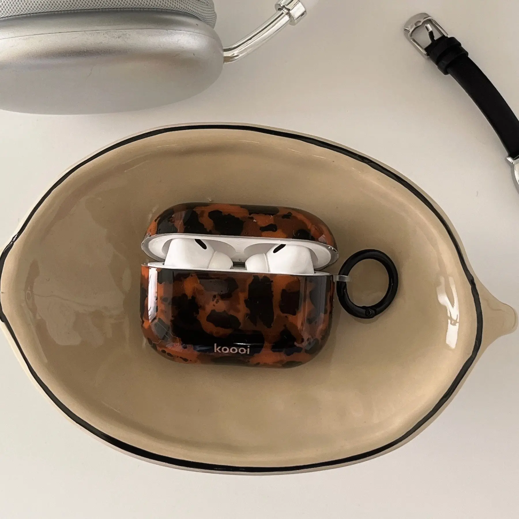 Deep Amber Earphone Case with Hanging Loop, Compatible with AirPods Pro 2, Cute Apple AirPods 4, Simple Design, New Generation, Earphone Protective Cover
