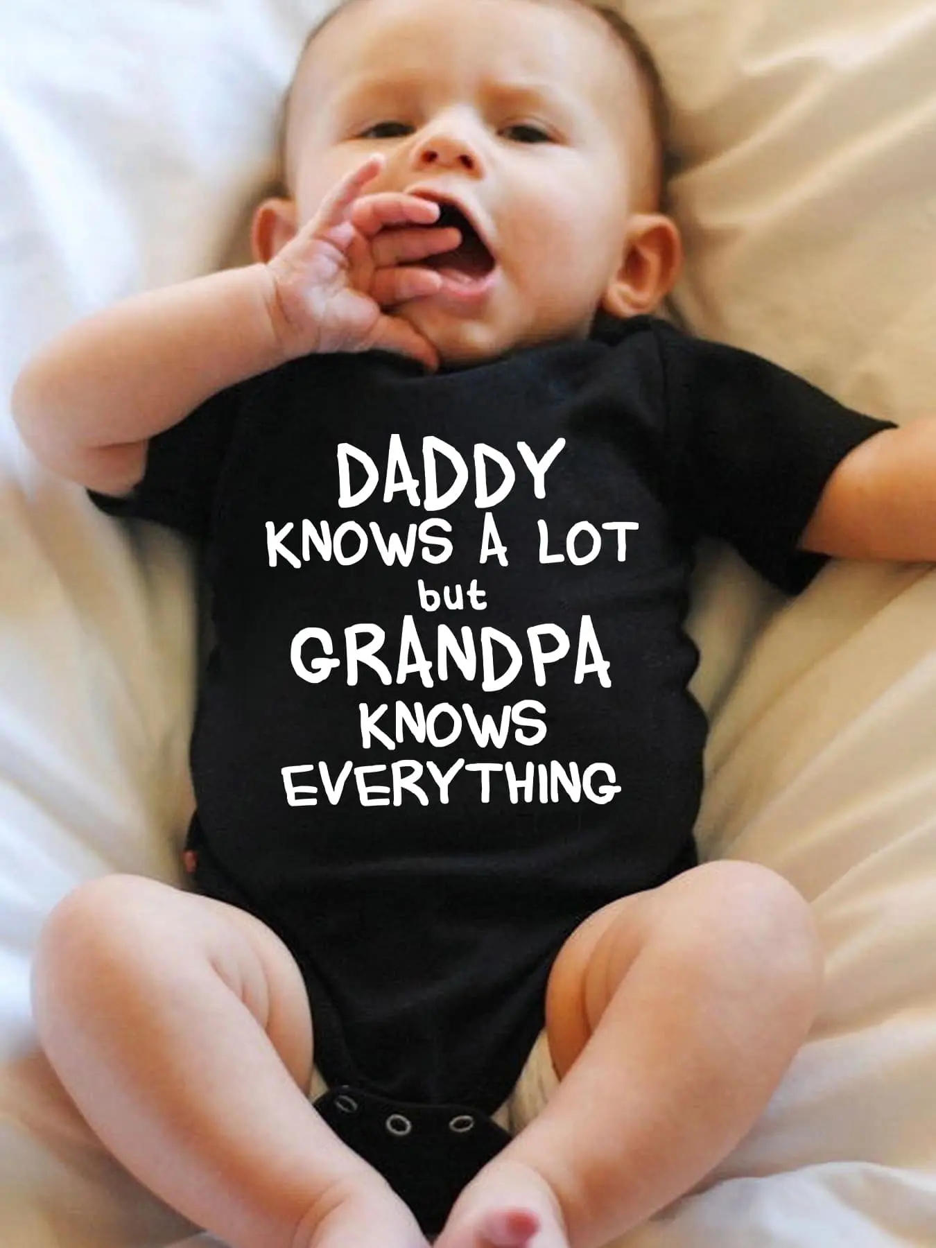 Baby Bodysuit Outfit, Funny Grandpa Knows Everything Graphic 100% Soft Cotton Crew Neck Onesie for Newborns, Short Sleeve Baby Shower Gift, Crew Neck Bodysuits, Cotton Bodysuits