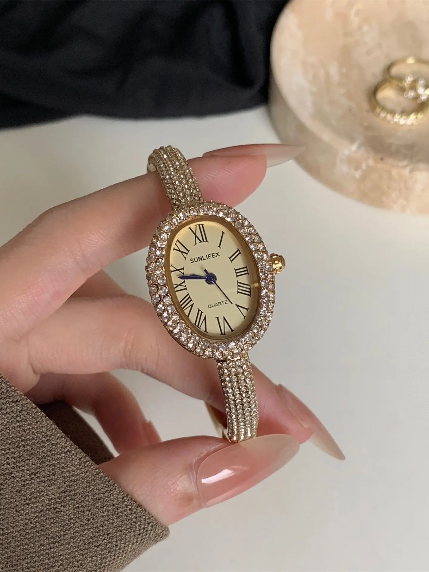 Women's Oval Watch, Diamond-Embedded Bracelet Watch, Vintage Roman Numerals, Elegant All-Seasons Timepiece, Perfect Gift for Her, Quartz Analog Watch