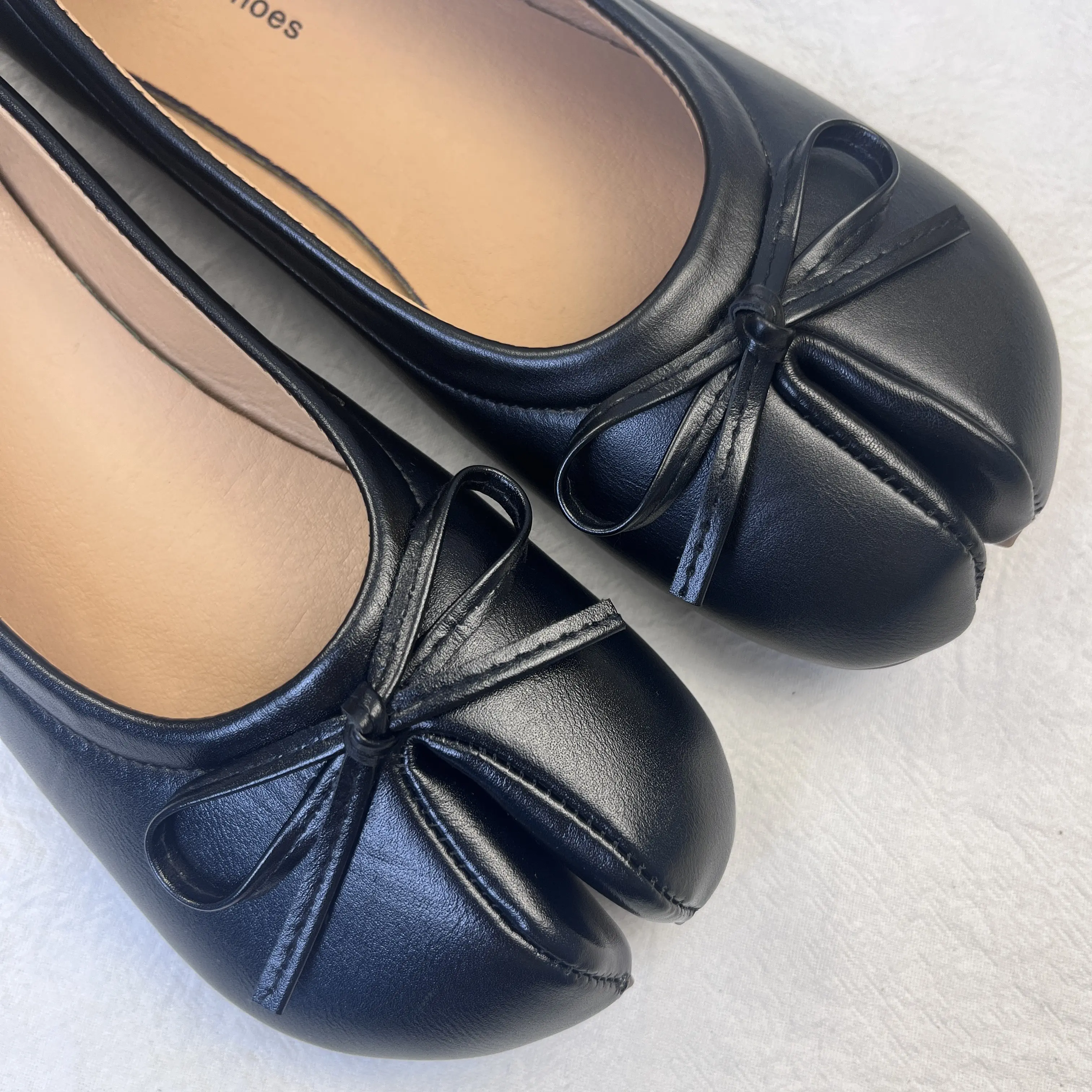 French-style soft women’s low-cut shoes, minimalist open-toe slip-on design, lightweight soft-soled commuter walking shoes, cushioned comfortable toe-box fashion shoes; versatile everyday casual footwear suitable for office commutes, dates, and street sty