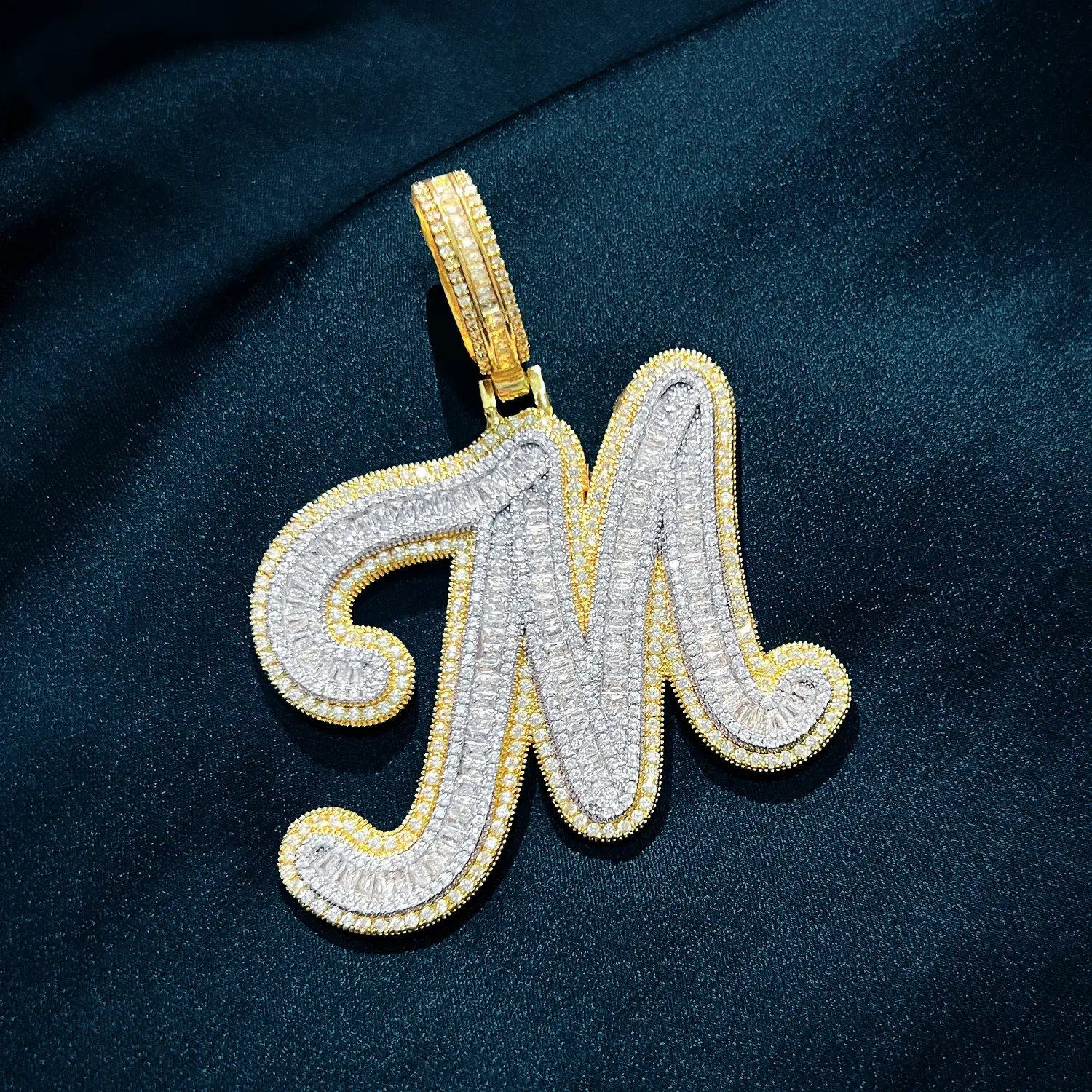 Iced Out Baguette Cubic Zirconia Cursive Initial Letter Pendant Necklace, Unisex 7cm (about) Copper Chain Jewelry Necklaces, Long Length All Compatible Copper Rope Chain for Anniversary, Unisex Names, Choking Hazard Small Parts, Exquisite Chain Jewelry, B