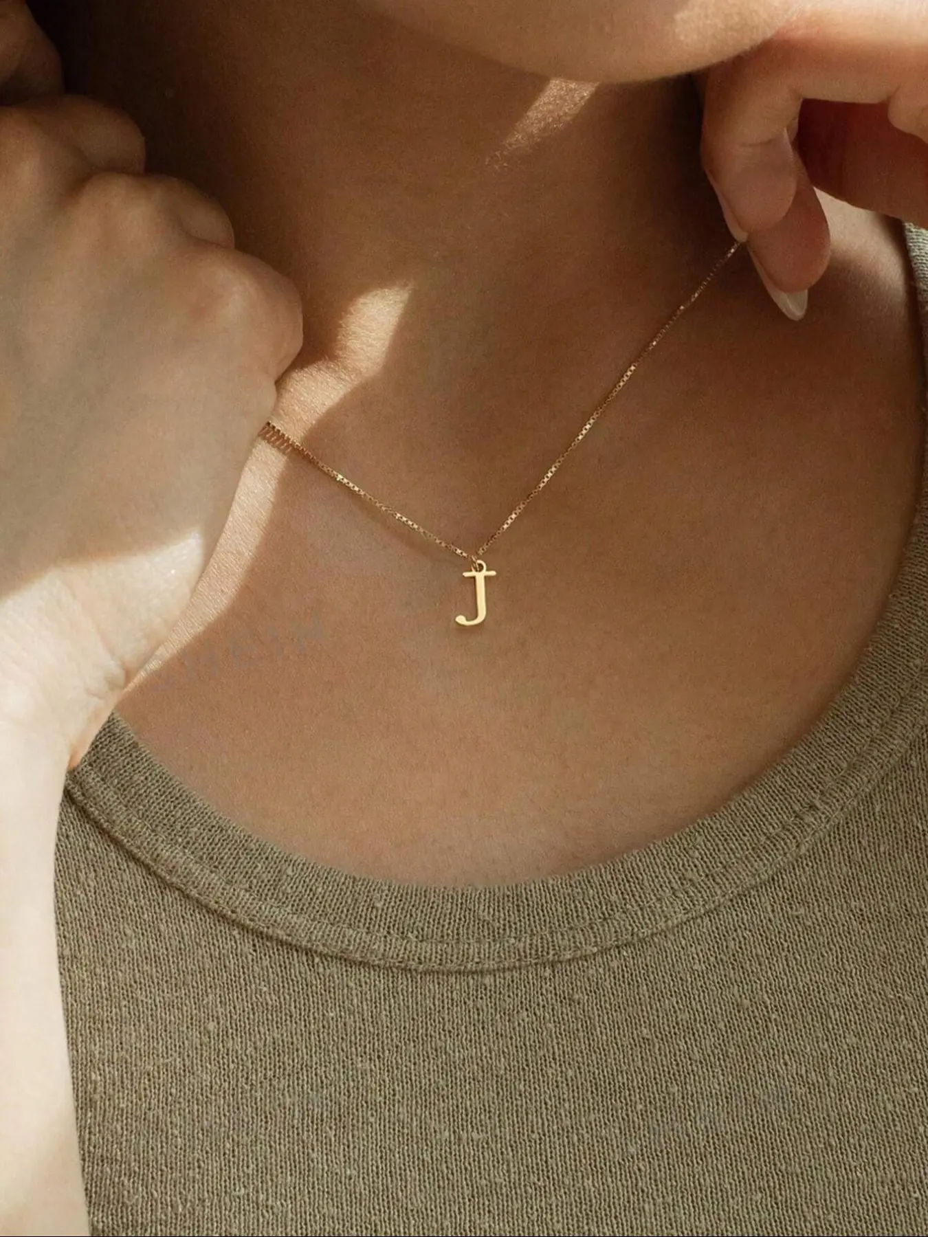 Women's Initial A-Z Alphabet Necklace, Initial Letter Necklace, Stainless Steel Pendant Jewelry Gift, Personalized Elegant Accessory for Her, Perfect for All Occasions