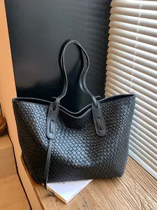Vintage diamond grid woven tote bag with large capacity, fashionable single shoulder tote bag, niche design, versatile single shoulder bag suitable for daily use, commuting and other scenarios, Commuter tote bag