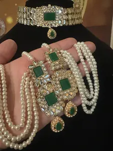 Kundan Choker Set in Green Stones - Elegant & Versatile Jewelry for Women - Simple Sophisticated Design - Perfect for Any Outfit