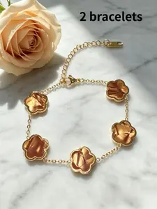 Elegant Five-Leaf Clover Bracelet, Versatile Daily Wear Jewelry, Perfect for All Ages and, Simple Yet Stylish Design