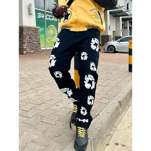 Men’s college-style printed straight-leg jeans, new fashion casual denim long pants, comfortable fit for daily wear