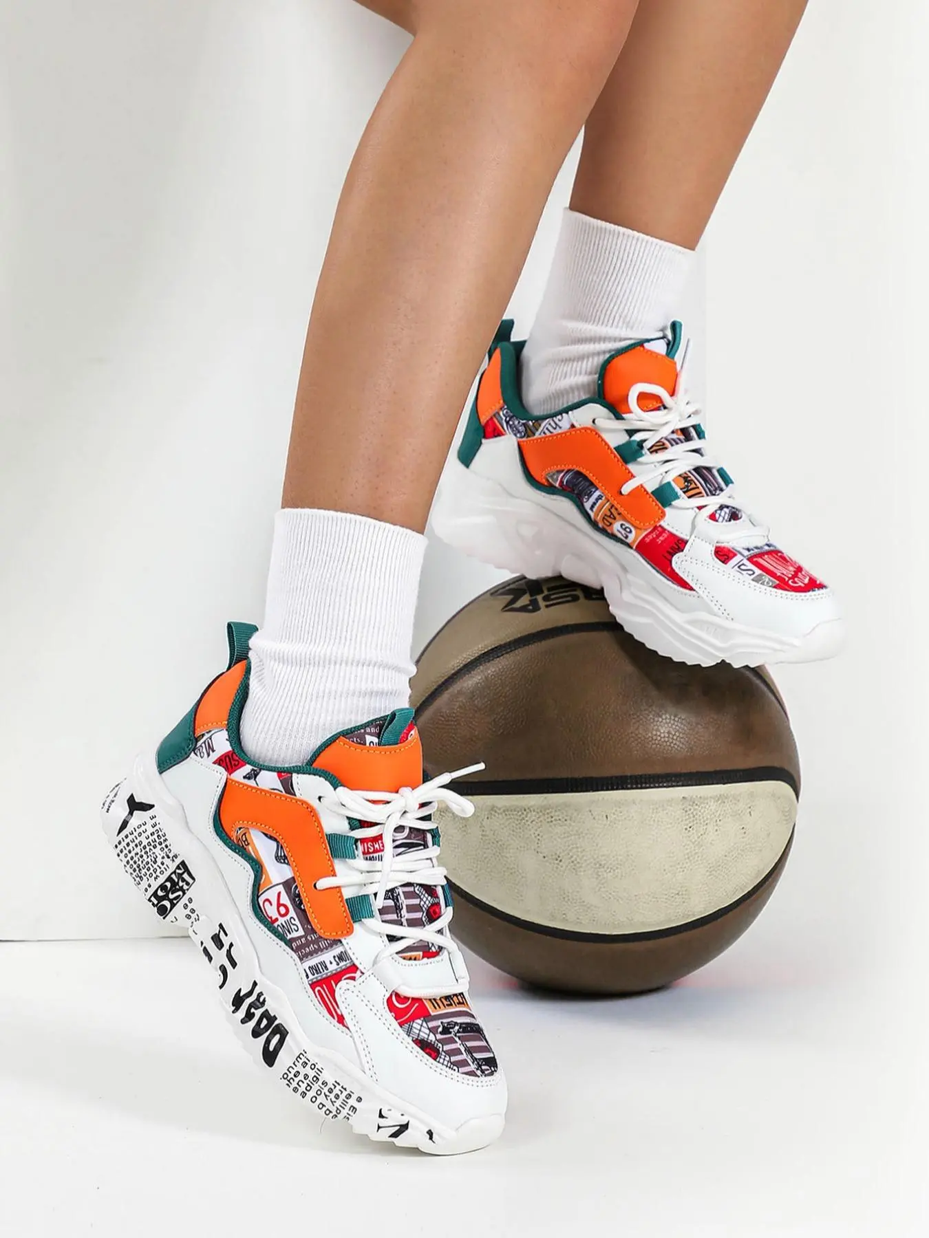 Lightweight and Breathable Casual Sneakers for Couples, Trendy Low Top Sports Shoes for Students and Daily Commuting, Perfect for Travel and Fashion