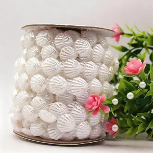 30-foot Ivory Seashell Garland with Seaweed & Pearls, Brings Beach Charm Indoor, Perfect for Christmas Trees and Weddings Versatile Home Decor