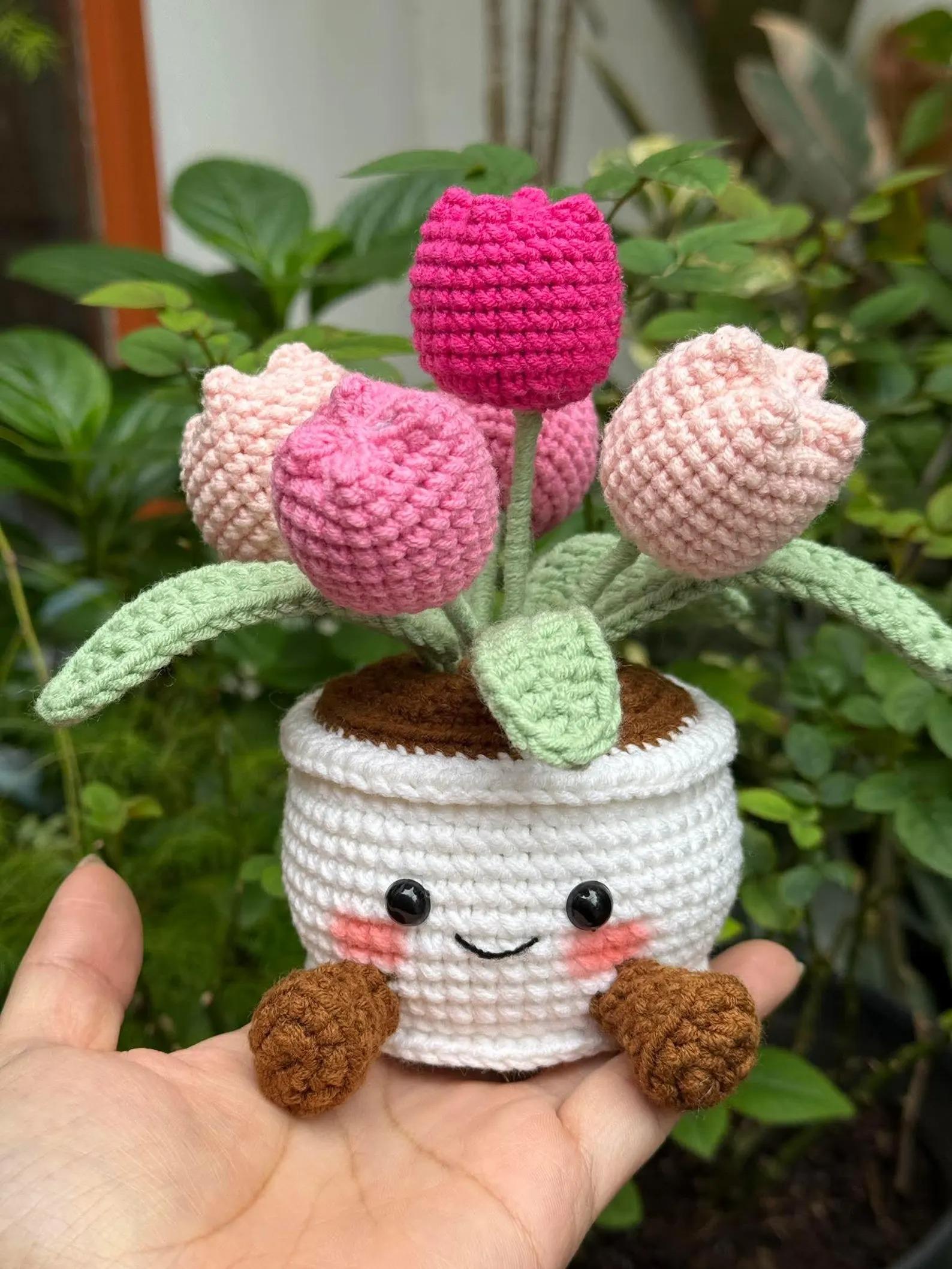 Cute Pink Tulip Crochet Flower Pot, Handmade Amigurumi Tulip Plant, Crochet Home Decor, Mother’s Day Gift, Desk Plant, Flower Arrangement
