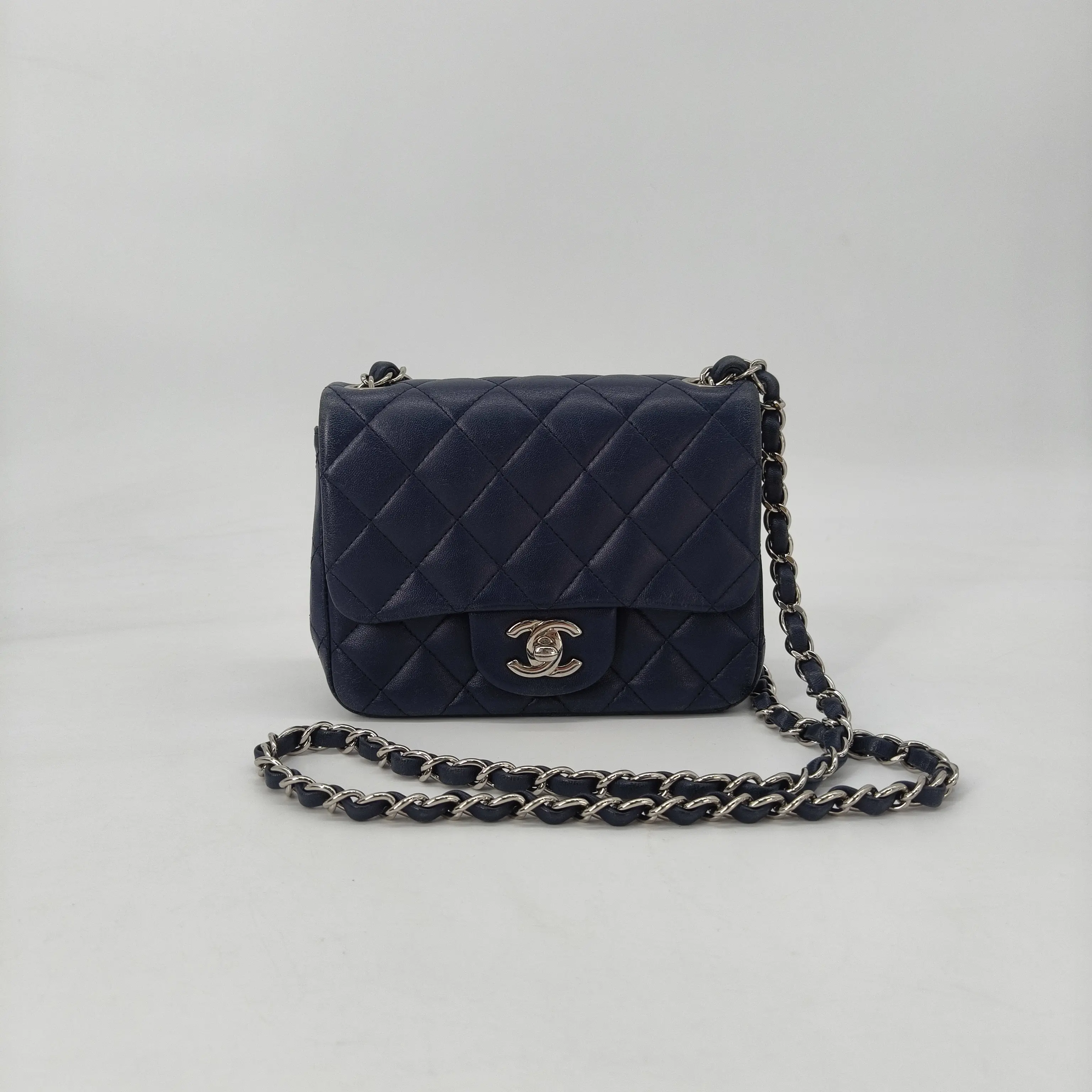 Pre-owned CHANEL Lambskin  Crossbody bags Classic Mini Square Flap Bag Navy Blue Silver Hardware