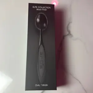 Oval 7 Brush