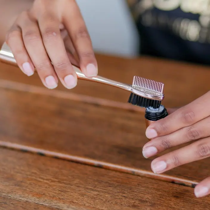 Travel Size 3-in-1 Edge Control Brush with Combs, Brush & Gel Holder - Strong Edge Haircare Gift for Girls, Heatless Cosmetic Rose Gold - Frizz