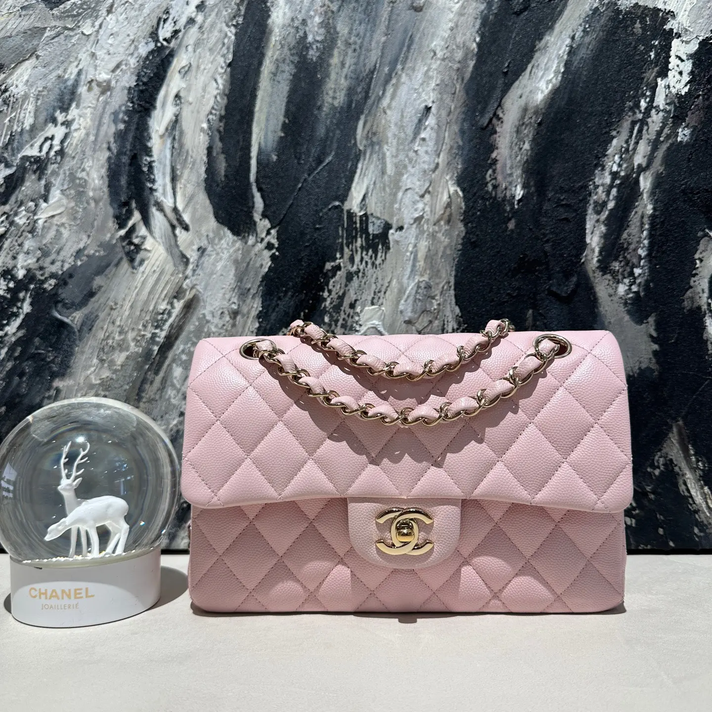 Pre-owned CHANEL pink caviar