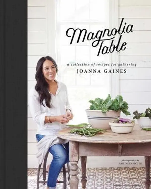 Used Hardcover Book - Magnolia Table: A Collection of Home Cooking Recipes for Gathering by Joanna Gaines - English