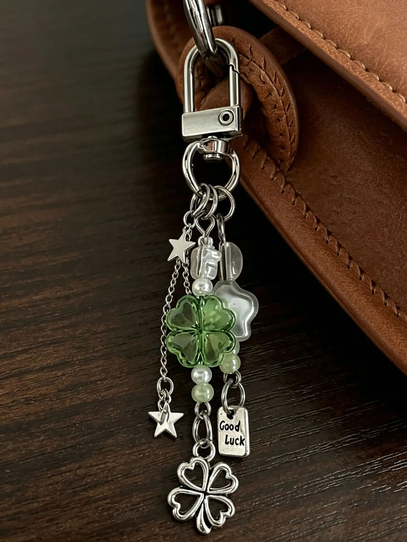 1pc Four-Leaf Clover Phone Charm, Lucky Decoration Pendant, Car Bag Ornament, Men's and Women's Holiday Gift, Green Crystal Four-Leaf Clover Keychain, Lucky Accessory, Backpack Charm, Cool Keychains, Keychain Charms, Keychain Attachment.