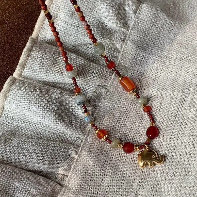 Yün Natural Agate Gemstone &Crystal Agate Natural Beaded Necklace, Vintage dark Red Daily Handmade Autumn Waterproof Necklace