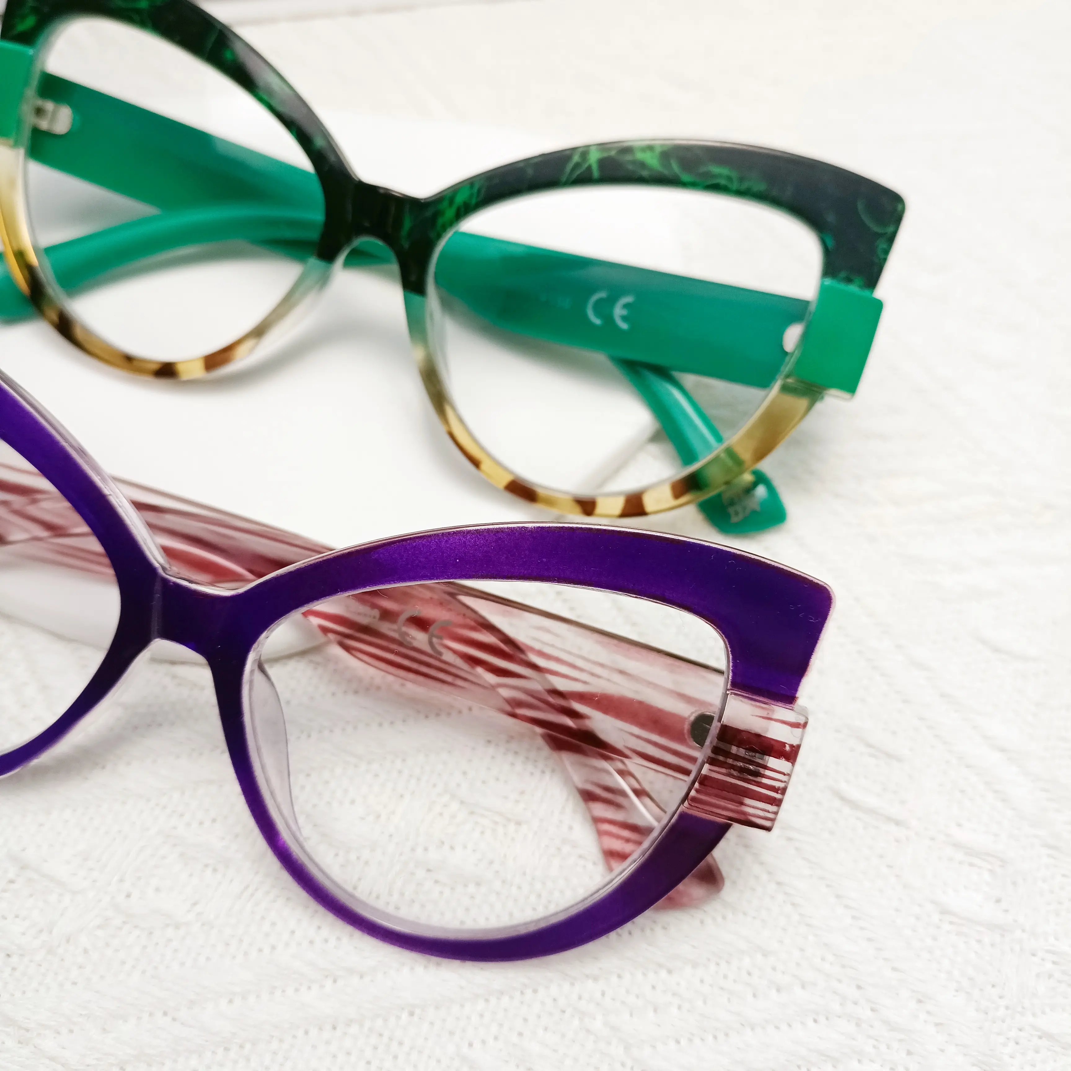 HAITONGCR Female Reading Eyewear - Women's Oversized Retro Cat Eye Presbyopia Readers, 100-400 Strength, Lightweight Anti-Glare HD Blue Light Blocking Lenses, Durable for Office/Daily Computer Use, Gift Option for Book Lovers/Moms (Green, Purple), High Qu
