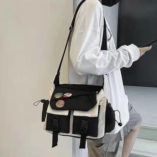 Shoulder Bag Messenger Bag Casual Crossbody Bag Plain Shoulder Bag Travel Daypacks for Men and Woman (with three badges)