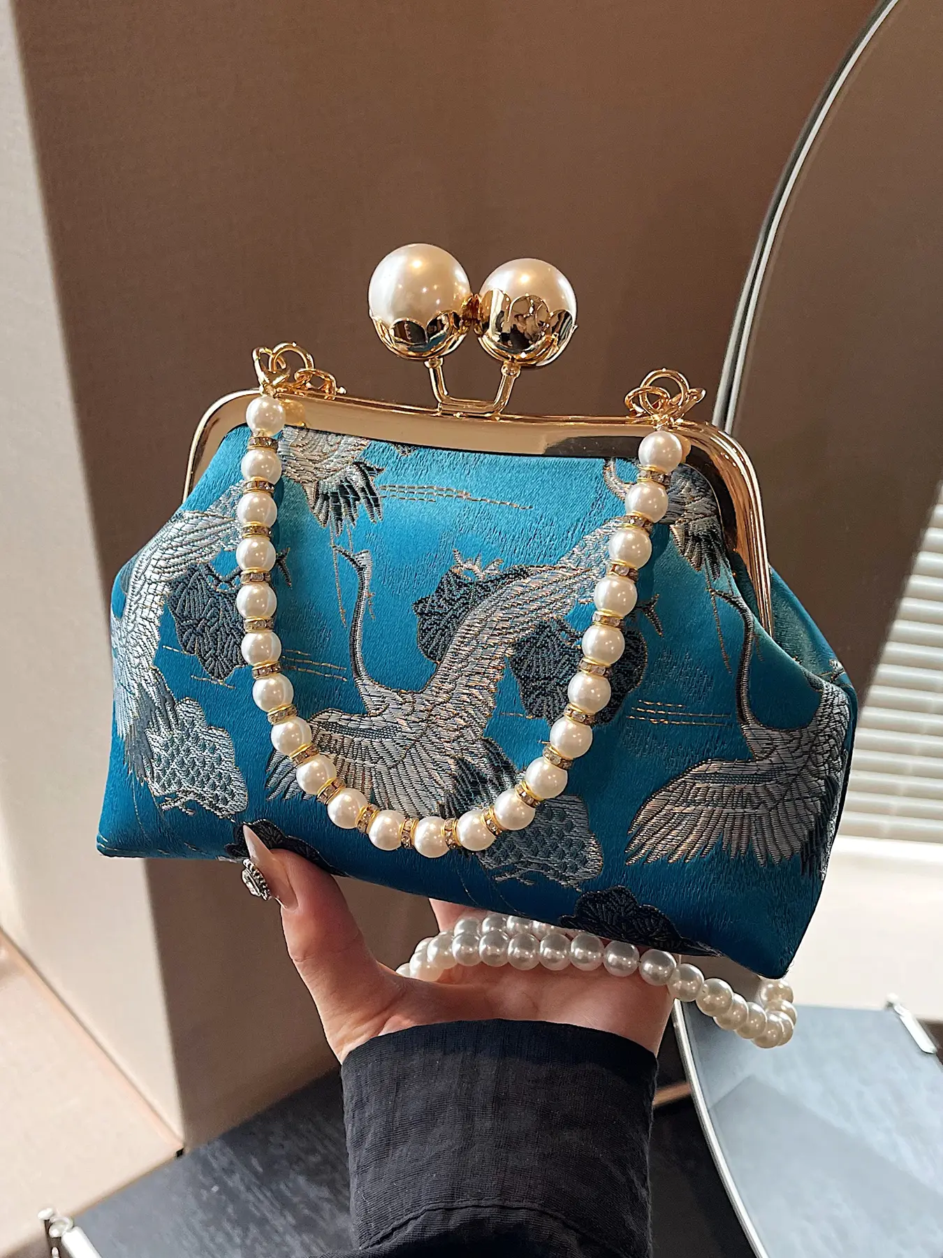 Hand-embroidered crane jacquard handbag with metal double bead buckle, retro versatile bag, artistic pearl chain bag, suitable for daily travel, shopping, banquets, Elegant Shoulder Purse, Chic Vintage Handbag, Elegant Stylish Purse