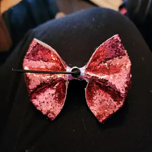 shiny pink bow!
