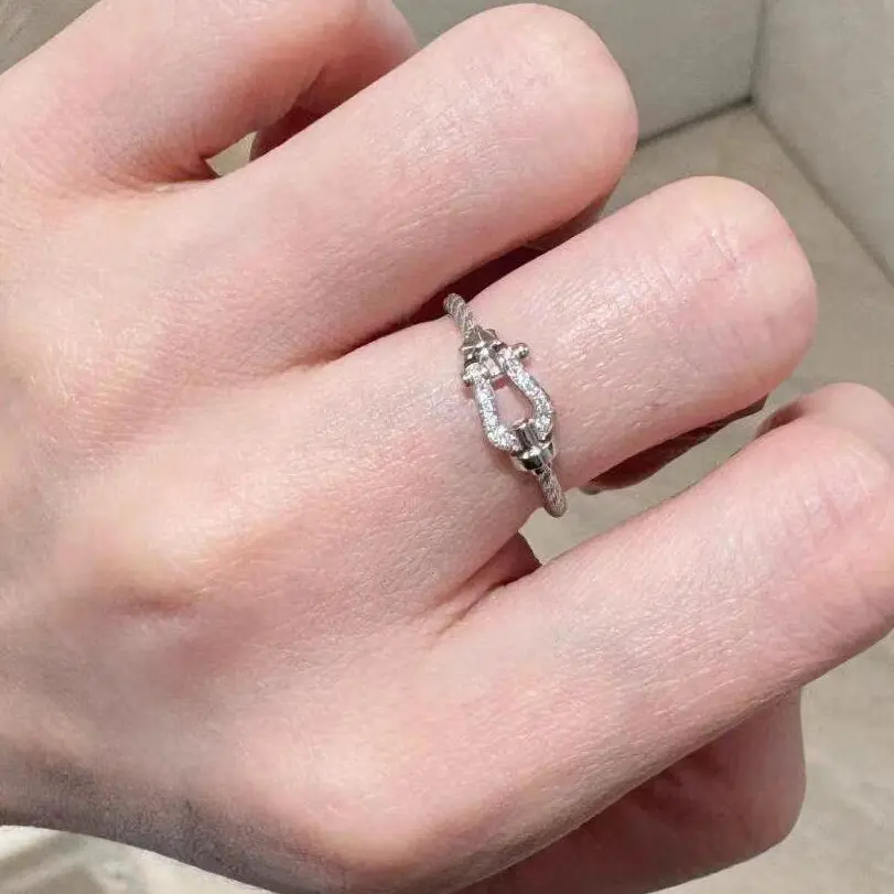 Sparkling Diamond Silver Horseshoe Buckle Ring for Women's High End Sensation, Explosive Flash Opening Finger Ring