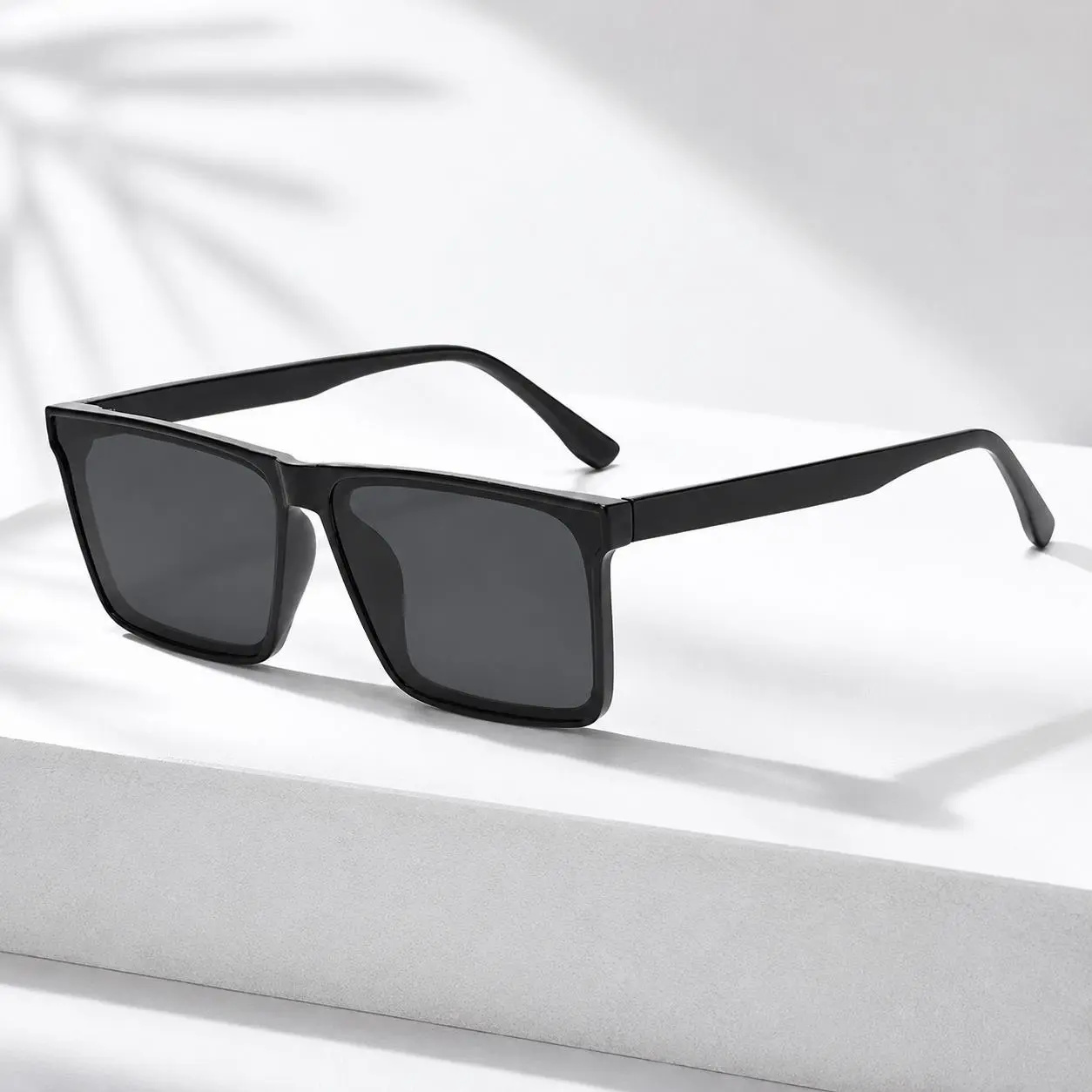 Classic Unisex Square-Frame Polarized Sunglasses With UV400 Sun Protection. These Rectangular, Retro-Chic Sunglasses Are Perfect For Summer Vacations, Holidays, Everyday Wear, And Travel.