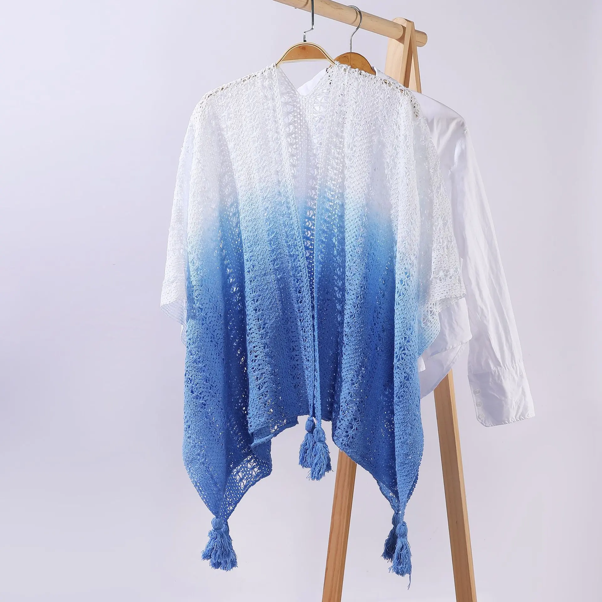 Gradient hollowed out shawl   blue