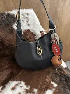 Pre-owned SALVATORE FERRAGAMO Leather Shoulder Bags Ferragamo Gancini shoulder bag in cowhide leather