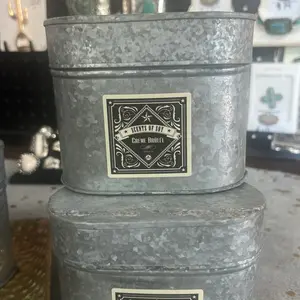 Crème brûlée Galvanized Oval tin soy candle.