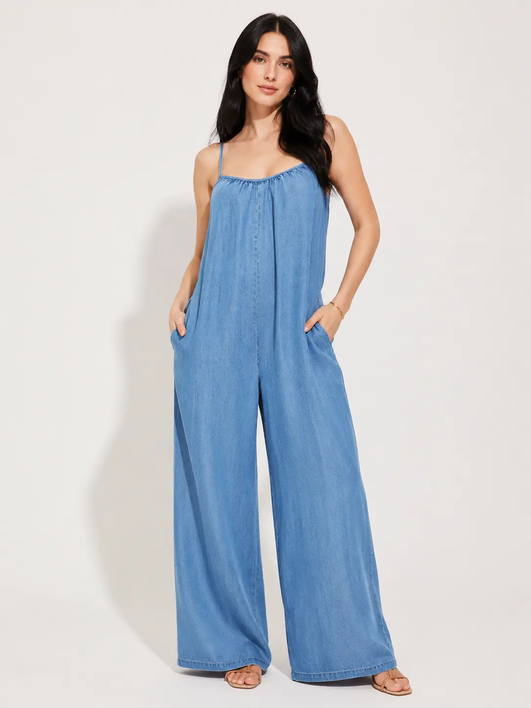 Women’s Chambray Jumpsuit Medium Wash Adjustable Strap V Neck Wide Leg Denim Look Outfit