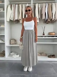 A women's grey high-waisted elastic waist pleated skirt, suitable for spring and summer, suitable for Casual daily outing, leisure dating, coffee afternoon tea