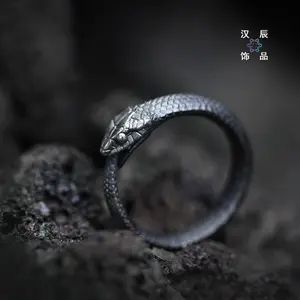 Ouroboros live ring, men's couple jewelry, women's versatile accessories, niche retro personalized street high-end jewelry