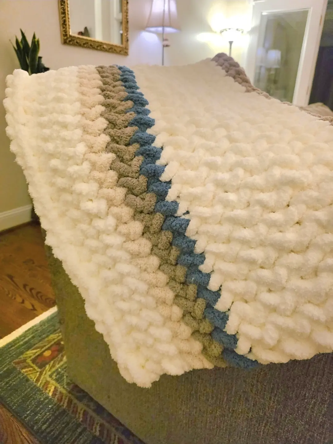Hand Chunky-Knit Throw, Soft Textile Home Decor for Living Room Couch, Bedroom Bedding Accent
