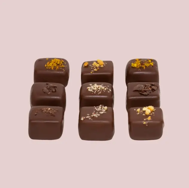 THE NUTTY ONES, A delightful selection of our nuttiest flavors. Inside you will find 9 delicious nutty chocolate from bundles collection including (notella, crunchy almond caramel & peanut butter creme).This box is the perfect gift for everyone.