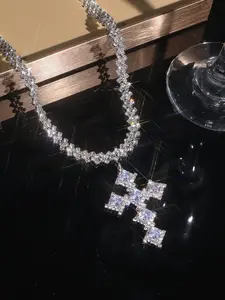 Elegant Rhinestone Decorated Cross Pendant Necklace for Women for Gift, Clavicle Matching Necklace, Fashion All-match Accessory