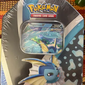 Pokemon Vaporeon V Tin