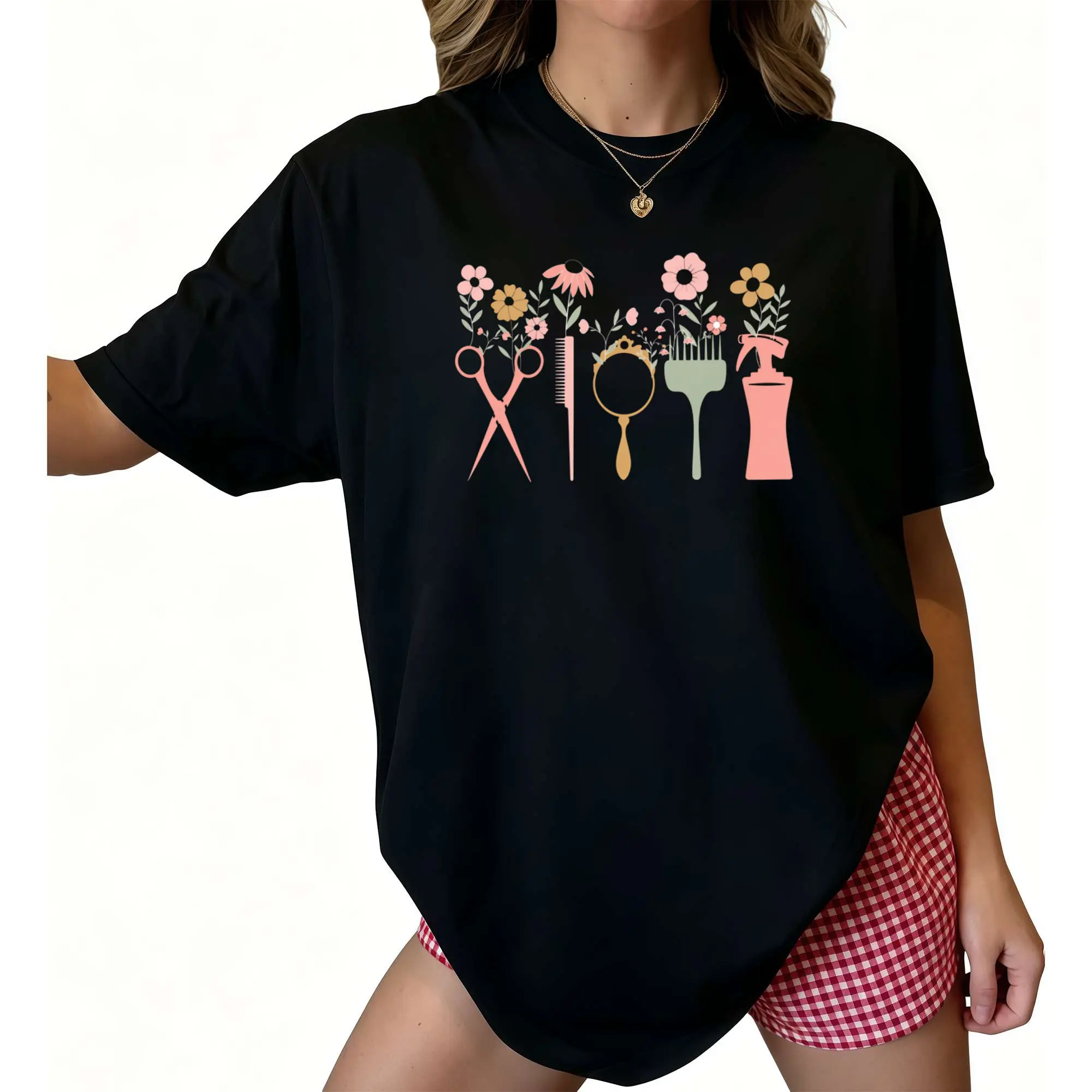 Women's Hair Stylist T-Shirt -  Short Sleeve Top with Hairstylist & Hair Tools Graphic Print Suitable for Hol, Casual Salon Apparel, All-Season Comfortable Blouse T-Shirts for Hairdressers