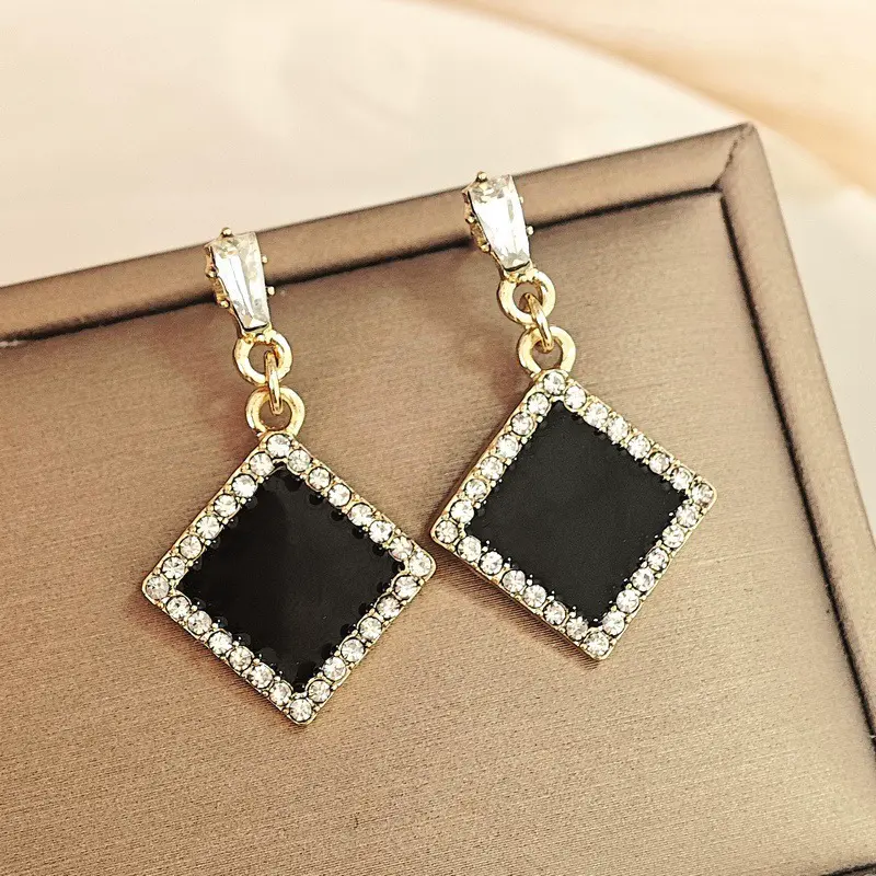 Black Acrylic Rhombus Dangle Earrings for Women Trendy Geometry Rhinestones Drop Earrings Elegant Party Sweet Jewelry