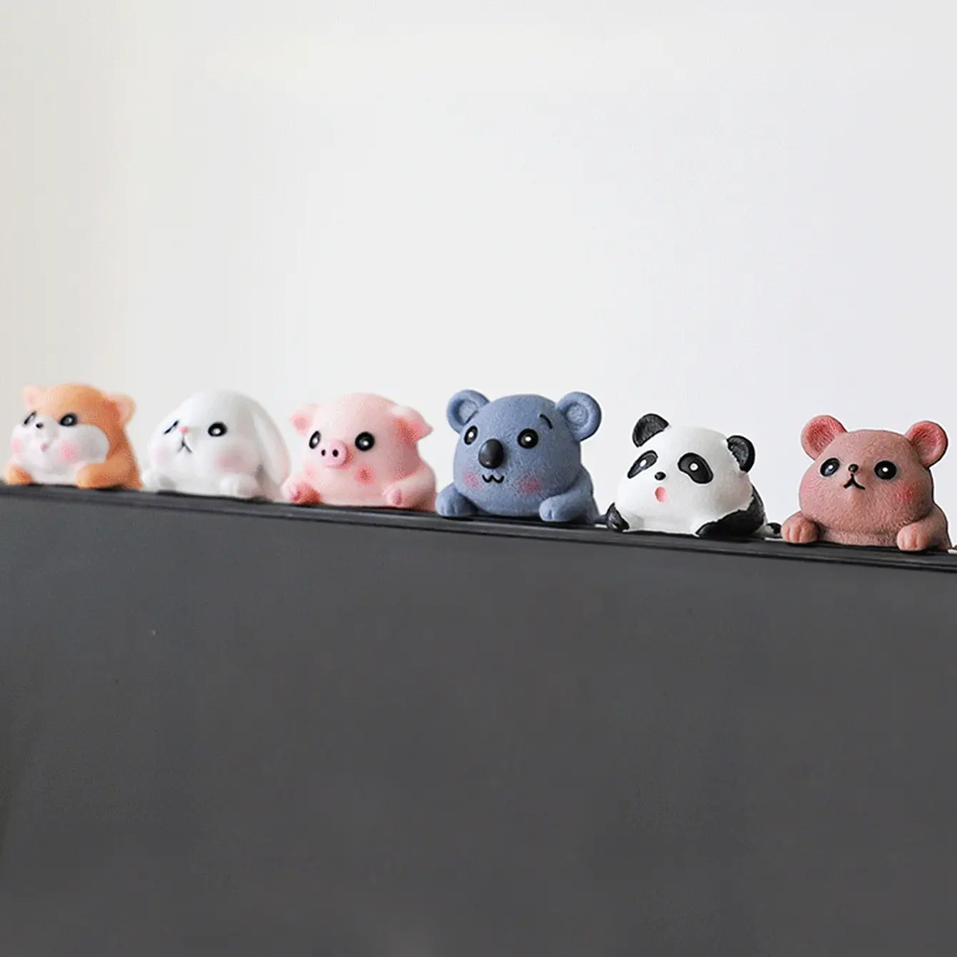 6pcs Cute Animal Decor Figurines for Home & Office, Creative 3D Resin Crafts for Monitors & TV Screens, Personalized Collectible Mascots, Resin Animal Sculptures, Resin Animal Ornaments