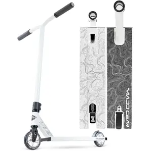 Madd Gear MG4 Titan Pro Scooter - White / Black Madd Gear MG4 Titan Pro Scooter - White / Black